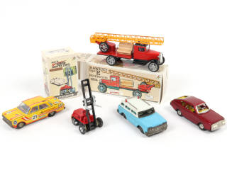 Lot 64 - DIVERS (5)