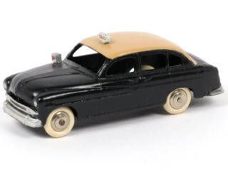 Lot 197 - DINKY TOYS (FRANCE) (1)