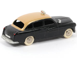 Lot 197 - DINKY TOYS (FRANCE) (1)