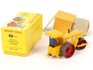 Lot 236 - DINKY TOYS (FRANCE) (1)