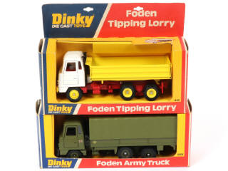 Lot 172 - DINKY TOYS (GB) (2)