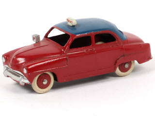 Lot 144 - DINKY TOYS (FRANCE) (1)
