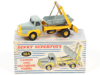 Lot 165 - DINKY TOYS (FRANCE) (1)