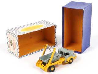 Lot 165 - DINKY TOYS (FRANCE) (1)