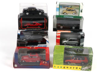 Lot 44 - DIVERS (8)