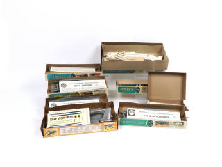 Lot 63 - DIVERS (13)