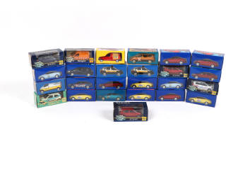 Lot 90 - UNIVERSAL HOBBIES (CHINE) (25)