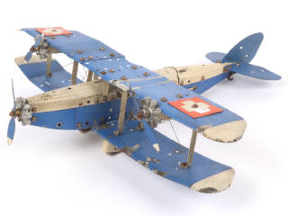 Lot 87 - MECCANO (1)