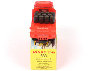 Lot 425 - DINKY TOYS (FRANCE) (1)