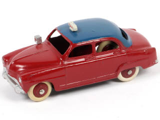 Lot 106 - DINKY TOYS (FRANCE) (1)