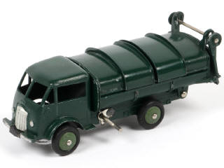 Lot 111 - DINKY TOYS (FRANCE) (1)