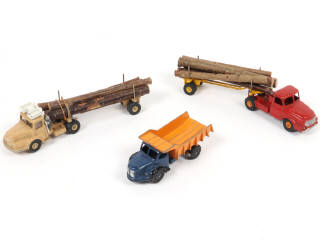 Lot 200 - DINKY TOYS (FRANCE) (3)