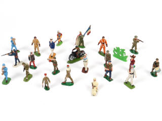 Lot 26 - DIVERS (23)