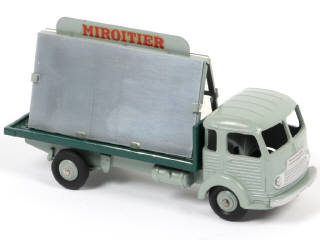Lot 257 - DINKY TOYS (FRANCE) (1)