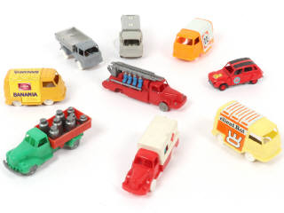 Lot 107 - DIVERS (8)