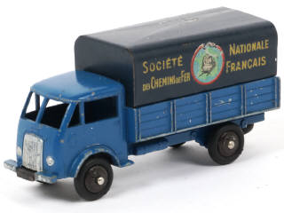 Lot 251 - DINKY TOYS (FRANCE) (1)