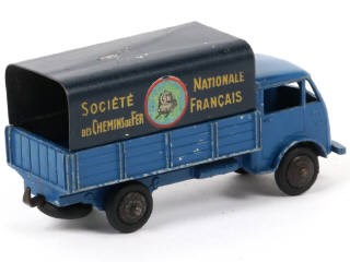 Lot 251 - DINKY TOYS (FRANCE) (1)