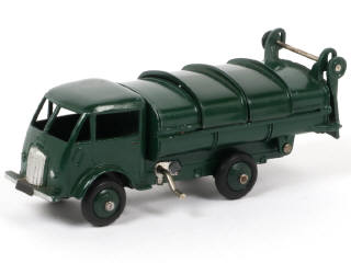 Lot 254 - DINKY TOYS (FRANCE) (1)