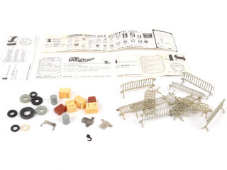 Lot 243 - DINKY TOYS (FRANCE) (37)
