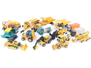 Lot 69 - DIVERS (18)