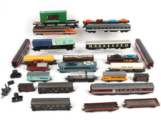 Lot 6 - DIVERS (28)