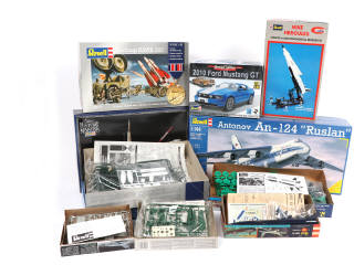 Lot 58 - REVELL (USA) (14)
