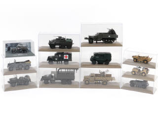 Lot 183 - DIVERS (12)