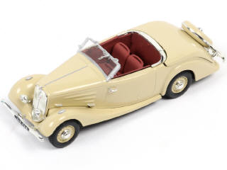 Lot 181 - DIVERS (12)