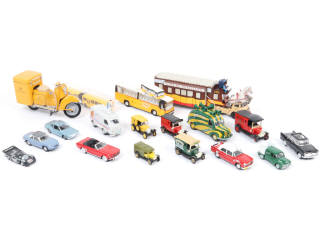 Lot 215 - DIVERS (18)