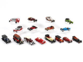 Lot 197 - DIVERS (16)