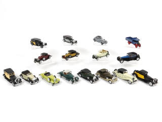 Lot 198 - DIVERS (16)
