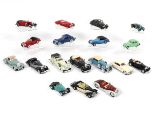 Lot 206 - DIVERS (18)