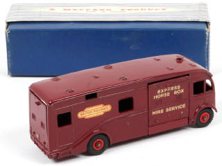 Lot 231 - DINKY TOYS (GB) (1)