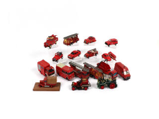 Lot 137 - DIVERS (17)