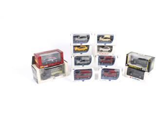 Lot 80 - DIVERS (12)