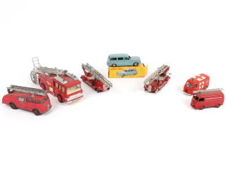 Lot 330 - DINKY TOYS (7)