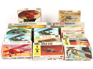 Lot 27 - REVELL (USA) (14)