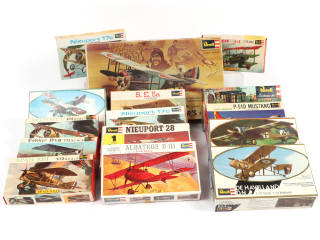 Lot 28 - REVELL (USA) (16)