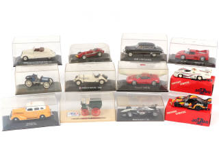 Lot 83 - DIVERS (12)