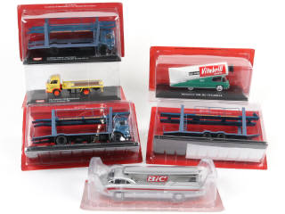 Lot 62 - DIVERS (6)