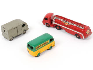 Lot 280 - DINKY TOYS (FRANCE) (3)