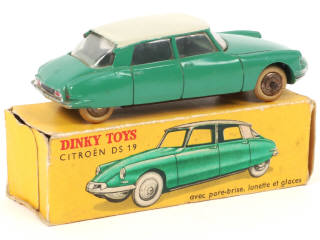 Lot 211 - DINKY TOYS (FRANCE) (1)