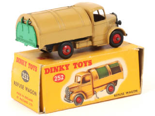 Lot 155 - DINKY TOYS (GB) (1)