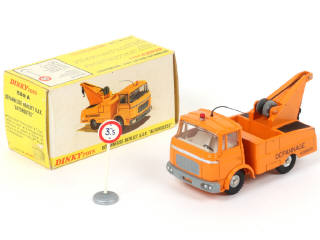 Lot 478 - DINKY TOYS (FRANCE) (1)