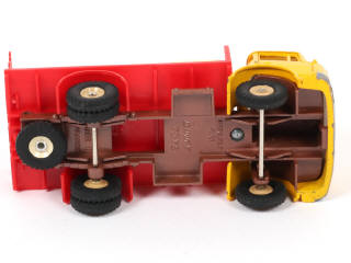 Lot 476 - DINKY TOYS (FRANCE) (1)