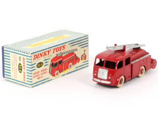 Lot 470 - DINKY TOYS (FRANCE) (1)