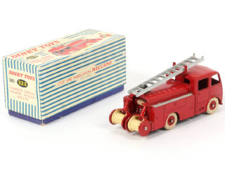 Lot 470 - DINKY TOYS (FRANCE) (1)