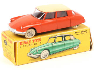 Lot 372 - DINKY TOYS (FRANCE) (1)