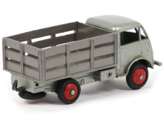 Lot 449 - DINKY TOYS (FRANCE) (1)