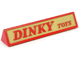 Lot 324 - DINKY TOYS (FRANCE) (1)